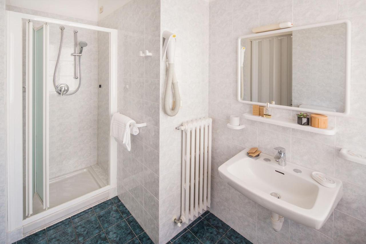 Hotel Virginia Diano Marina Zewnętrze zdjęcie