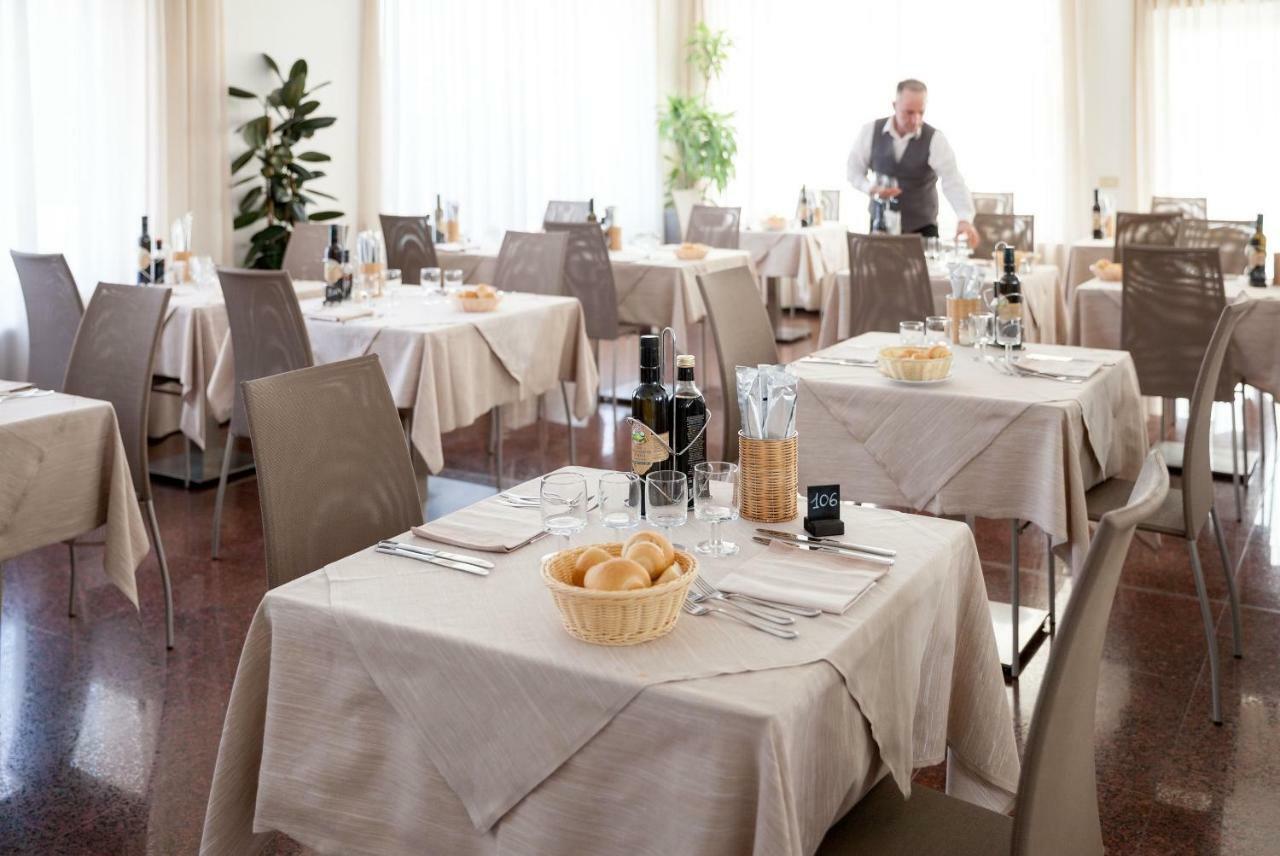Hotel Virginia Diano Marina Zewnętrze zdjęcie